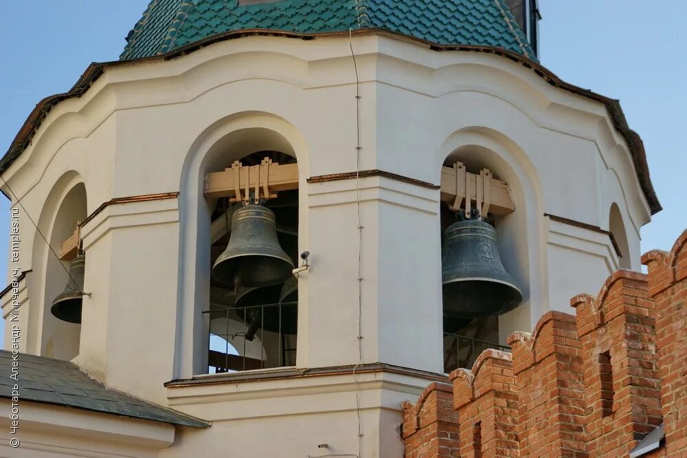 Колокол коломенское. Храм Казанской иконы Пресвятой Богородицы звонница. Тихвин мужской монастырь колокольня Звонарь.