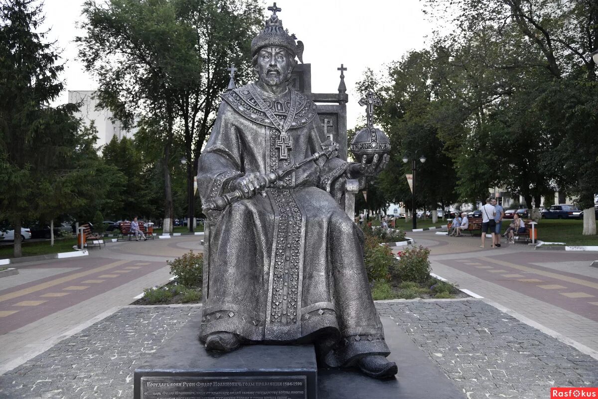 Памятник царскому. Памятник царю фёдору иоанновичу белгород. царь фёдор памятник белгород. памятник царю фёдору иоанновичу. федор иоаннович памятник в белгороде.
