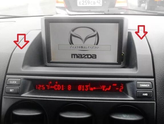 Мазда 6 бардачок. Mazda 6 gg магнитола. Выдвижной монитор экран дисплей Mazda 6 gg. Мазда 6 gg магнитола в верхний бардачок. Штатный монитор Мазда 6 gg.