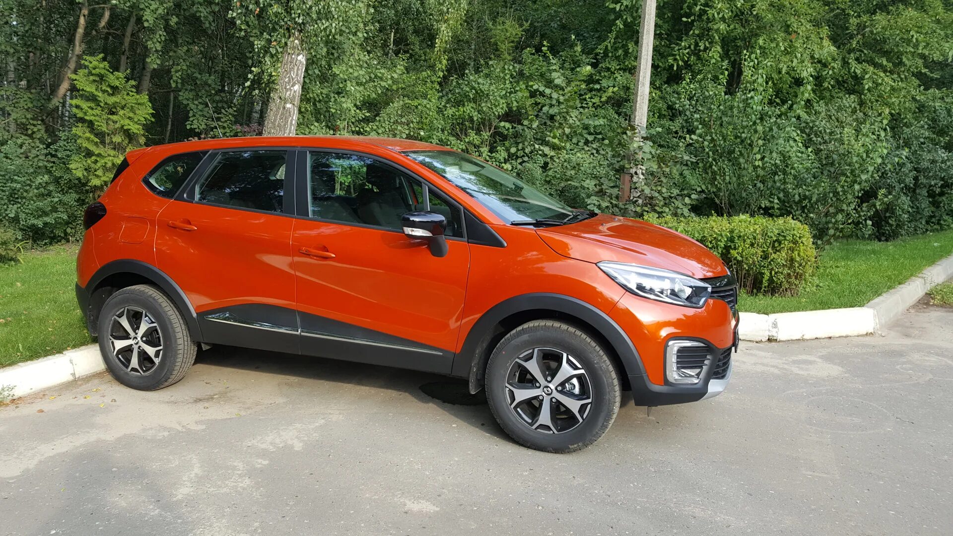 Рено Каптур оранжевый. Рено Каптур 2017 оранжевый. Renault Captur ph2. Renault Captur, 2019 оранжевый. Купить каптур с пробегом на авито