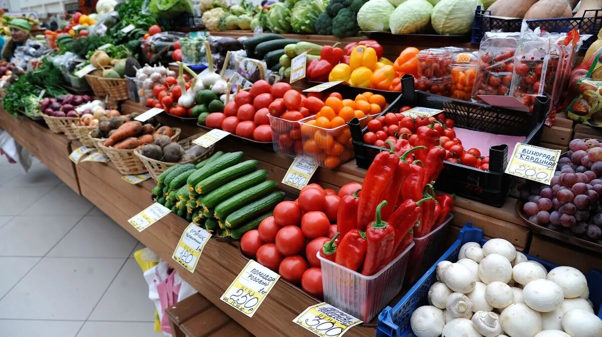 Купить овощи беларусь. Овощи на рынке. Продукты на рынке. Овощной рынок. Рынок продуктов питания.