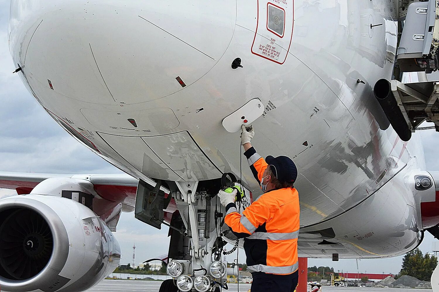 Суперджет последние новости. МС-21 шасси. Уральские авиалинии Суперджет 100. Суперджет Уральские авиалинии. Суперджет МС 21.