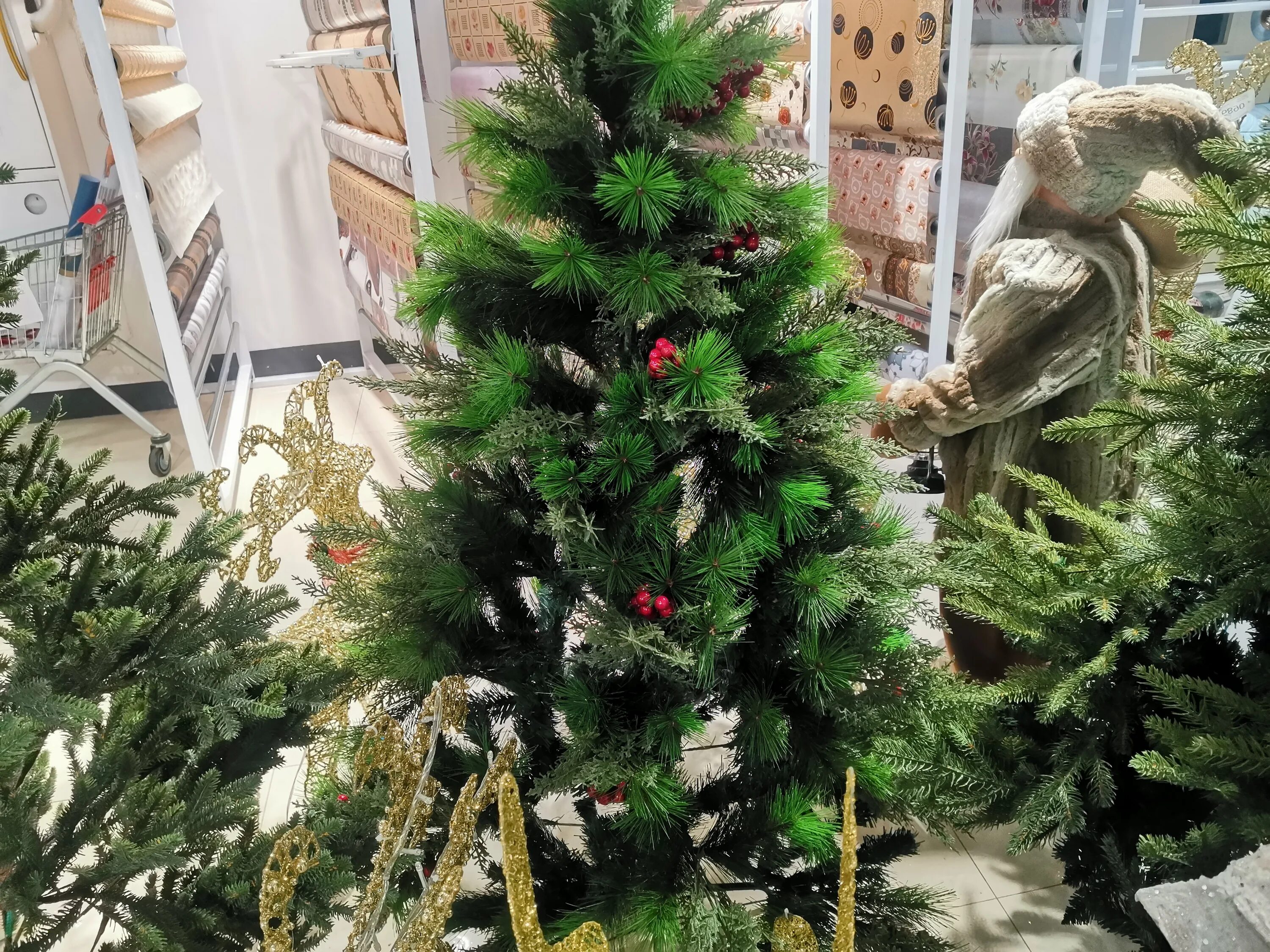 Елка новогодняя искусственная. Green trees сосна рублевская 6. Ель на рынке. Елка искусственная. Где продают елки.