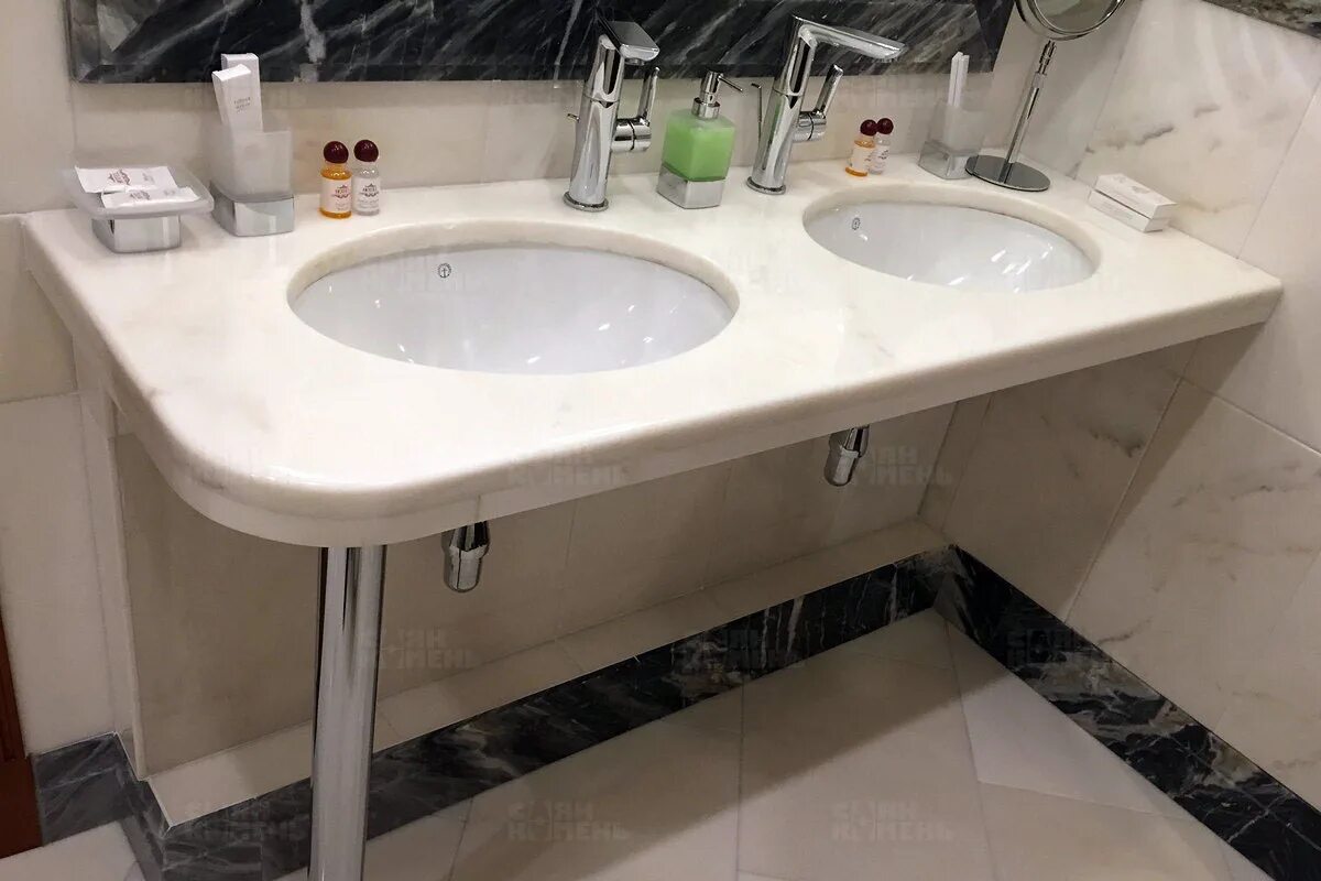 Столешница из мрамора в ванную. Раковина столешница из мрамора. Раковина-столешница rava70-135. Ванна с мраморной столешницей. Раковина столешница из мрамора.