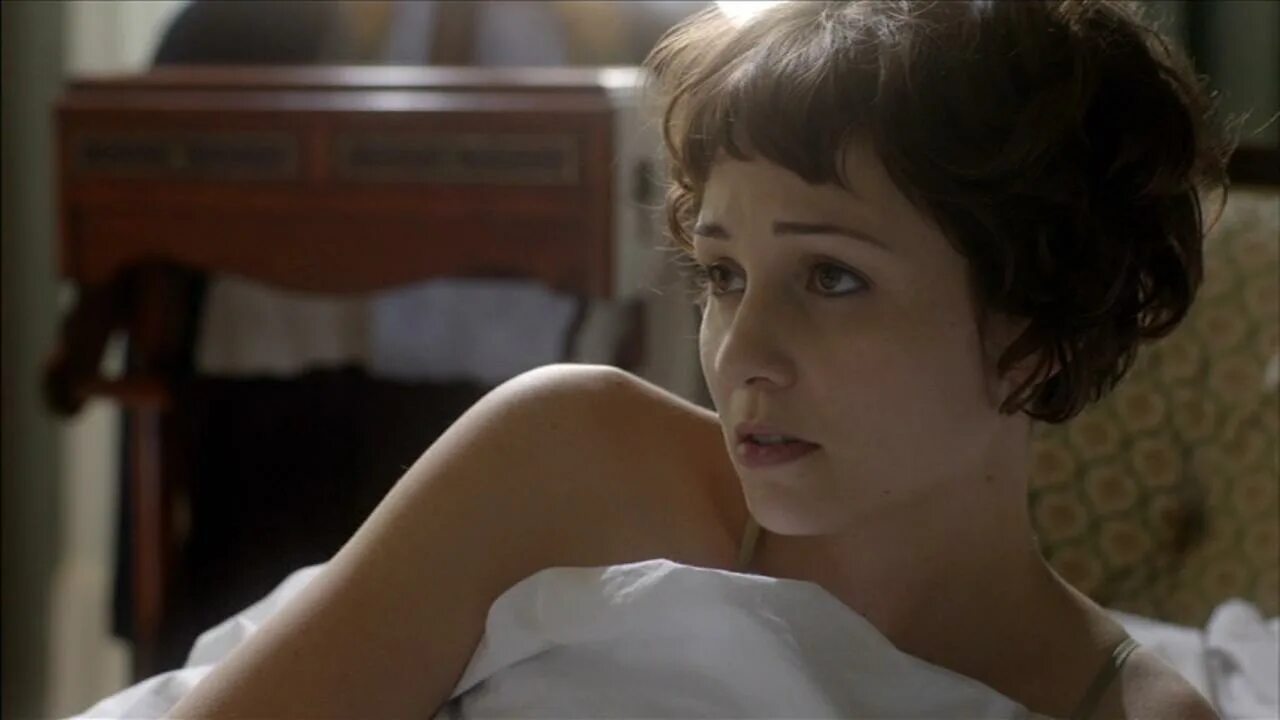 Исчезнувшая кадры из фильма. Пропавший без вести фильм. Missing из фильмов постеры. The lady vanishes 2013. Сэнди макдэйд в роли макгонагалл.