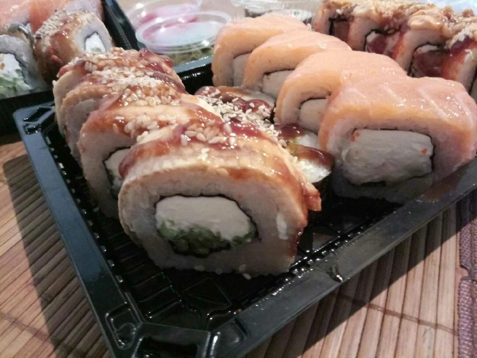 Сакура суши роллы. Сакура суши в Новосибирске. Сакура еда. Блюда с сакурой.