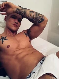 Adrian cerezales onlyfans fotos.