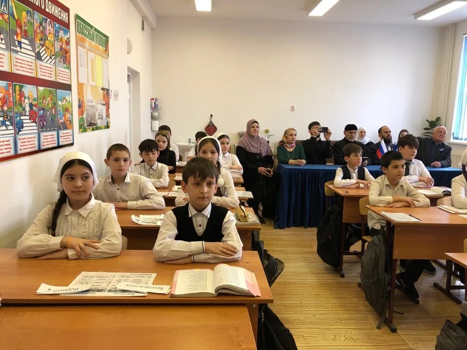 Учителя чеченской республики. Сайты школ чеченской республики. Последний звонок грозный. Сайты школ чеченской республики. Школа в чечне.