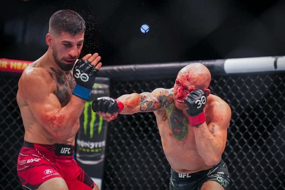 Илия топурия джош эмметт. Бойцы мма. Грузинский боец юфс. Илия топурия. Ufc 89.