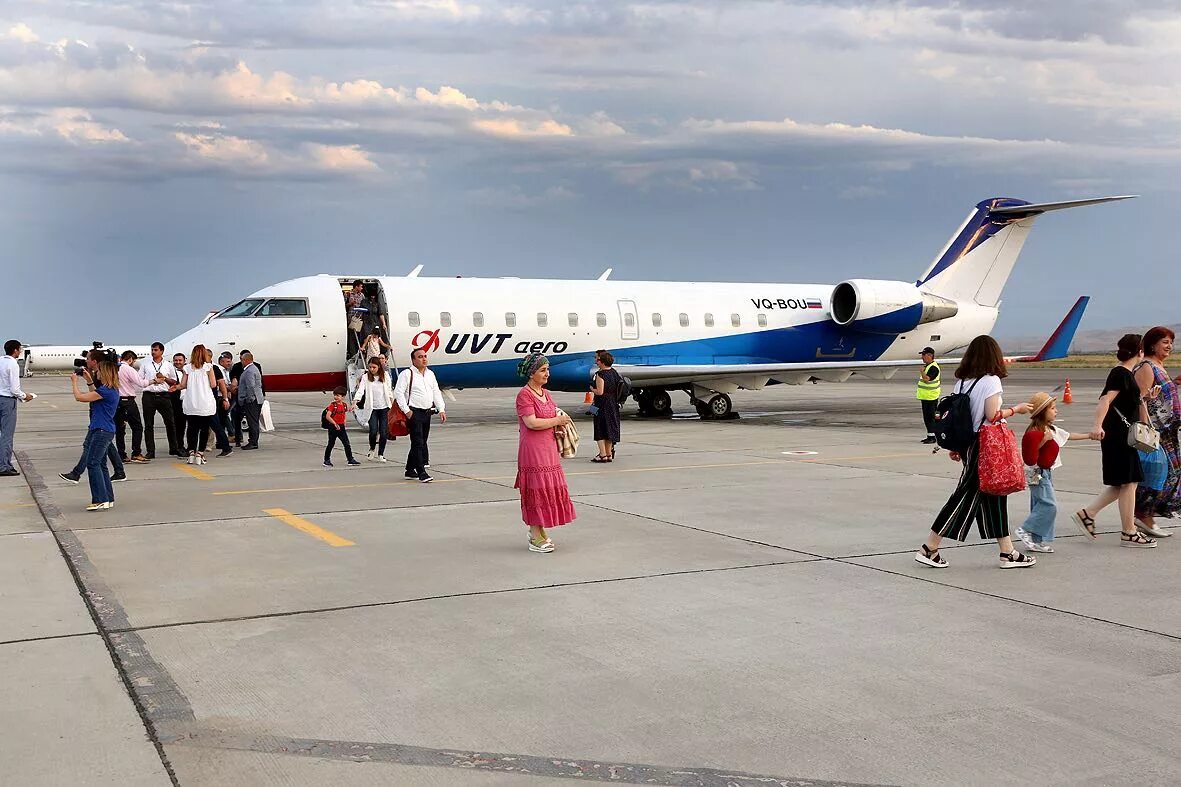 Аэропорт махачкала новый терминал. Начальник аэропорта дагестана. Махачкала аэропорт 2020. Дагестан аэропорт каспийск. Аэропорт махачкала новости.