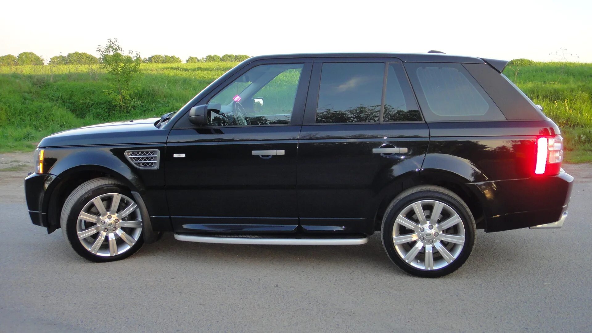 Обвес Stormer range Rover Sport l320. Range Rover Sport 2009. Land Rover range Rover Sport l320. Рендж Ровер спорт Штормер 2008.