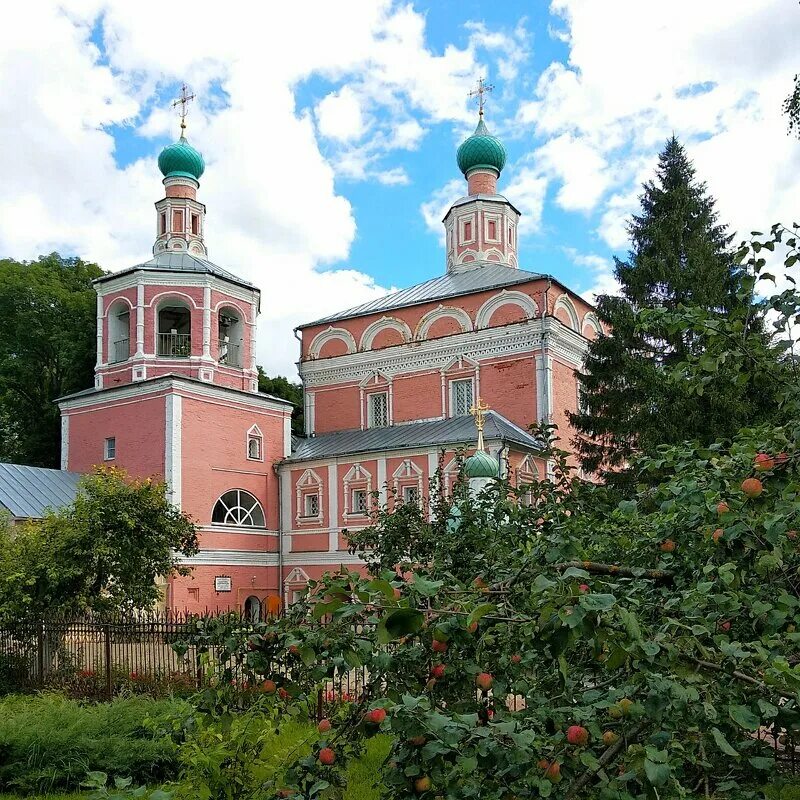 Никольский монастырь в москве. Венев-Никольский монастырь. Никольский монастырь Москва. Венев монастырь. Венев Никольский монастырь Тульская область.