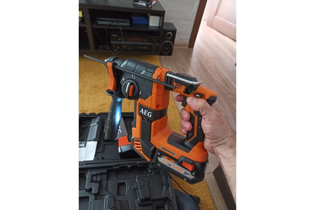Aeg bbh18c. Аккумуляторный бесщеточный перфоратор aeg bbh18bl li-502c. aeg аккумуляторный бесщеточный перфоратор aeg bbh18bl li-502c 4935464753. перфоратор aeg bbh 18bl. перфоратор аег аккумуляторный 18 вольт.