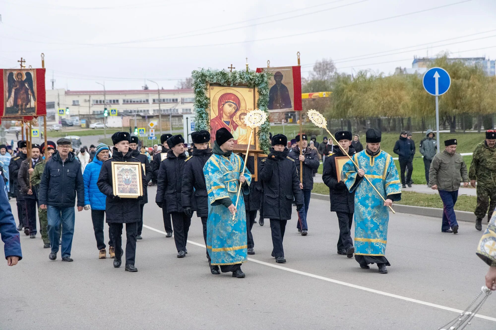 Крестный ход апрель 2024. Крестный ход в городе Орле 2005 год. Крестный ход Орел. Крестный ход Чебоксары. "Крестный ход" народного единства.