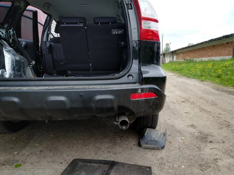 Парктроники хонда срв 3. Парктроники CR-V 3 2008. CR-V 4 парктроник штатный задний. Подиум под парктроники Honda CR-v3. Задний парктроник Хонда CRV.