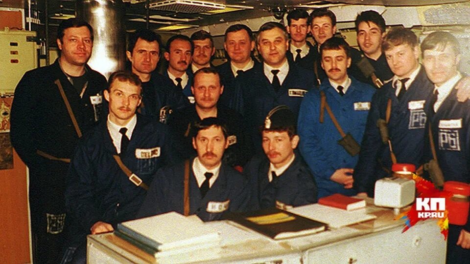 Команда курска подводной лодки. Экипаж подводной лодки курск список. Подлодка курск экипаж. Экипаж лодки курск. Курск подводная лодка экипаж.