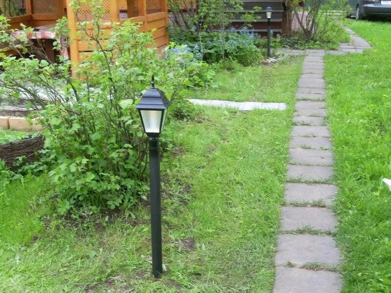 Светильник ландшафтный. Светильник ландшафтный. Установка садовых светильников. Освещение дорожек на даче. Уличный фонарь robers.