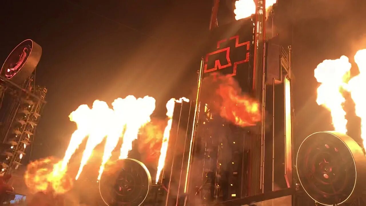 Rammstein sonne symphony. Rammstein концерт Sonne. Rammstein Live Stadium. Сцена рамштайн 2019. Rammstein Sonne 2019 Live till.