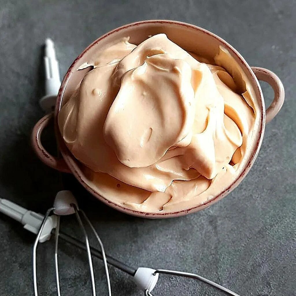 Карамельный заварной крем. Карамельный крем для торта. Заварной крем. Крем для торта. Карамельный заварной крем.