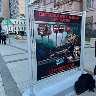 Шаман митинг у посольства сша