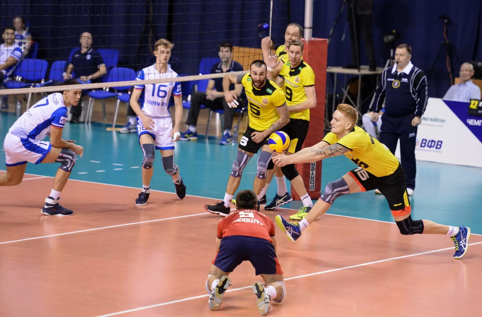 Нефтяник (волейбольный клуб, оренбург). Нефтяник уор. Нефтяник оренбург волейбольный. Нефтяник уор. Ижевск нефтяник волейбол.