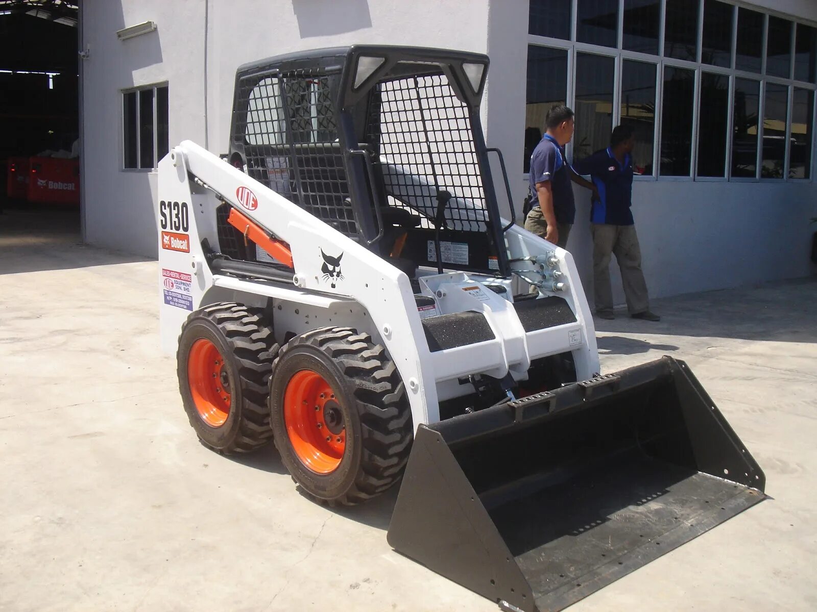 Bobcat s250. Фронтальный погрузчик Bobcat s130. Мини погрузчик Бобкэт s130. Бобкэт 175. Sv300 Бобкэт.