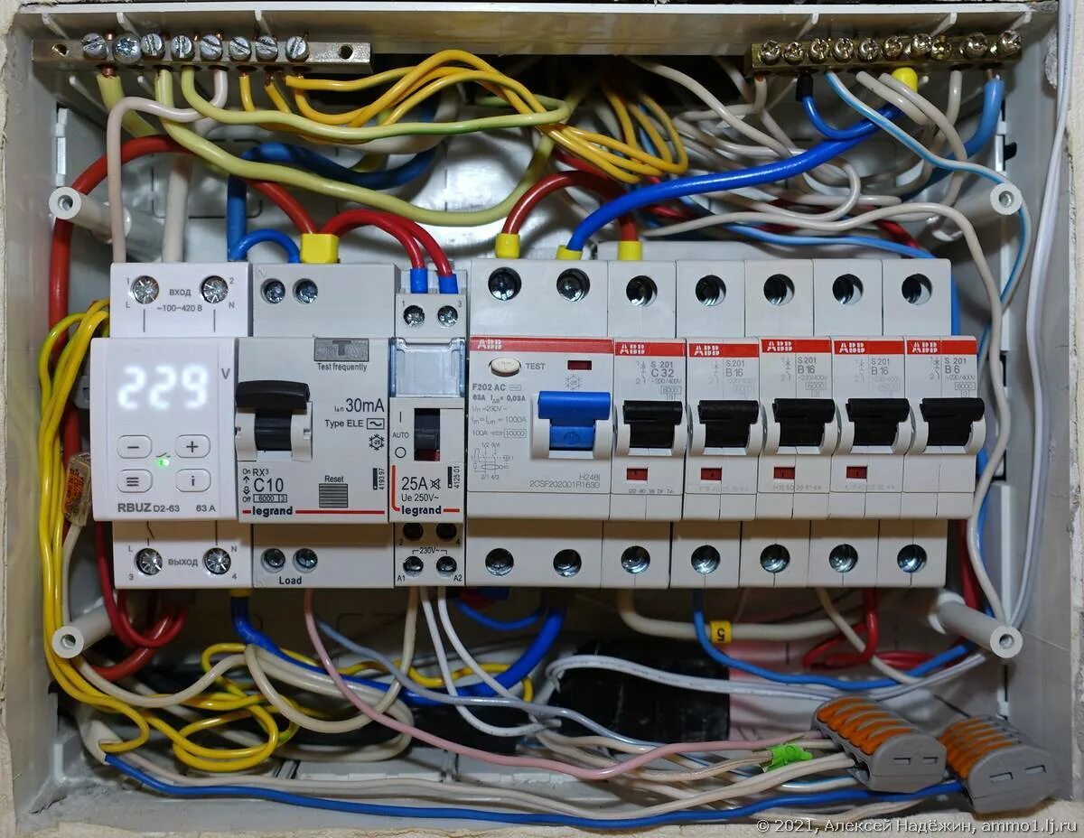 Сборка автоматов в квартире. Щиток электрический. щиток для автоматов электрических. щиток электрический квартирный. щиток электрический сборка.