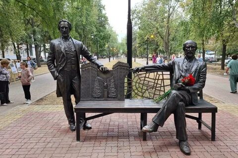 Памятники в октябрьском