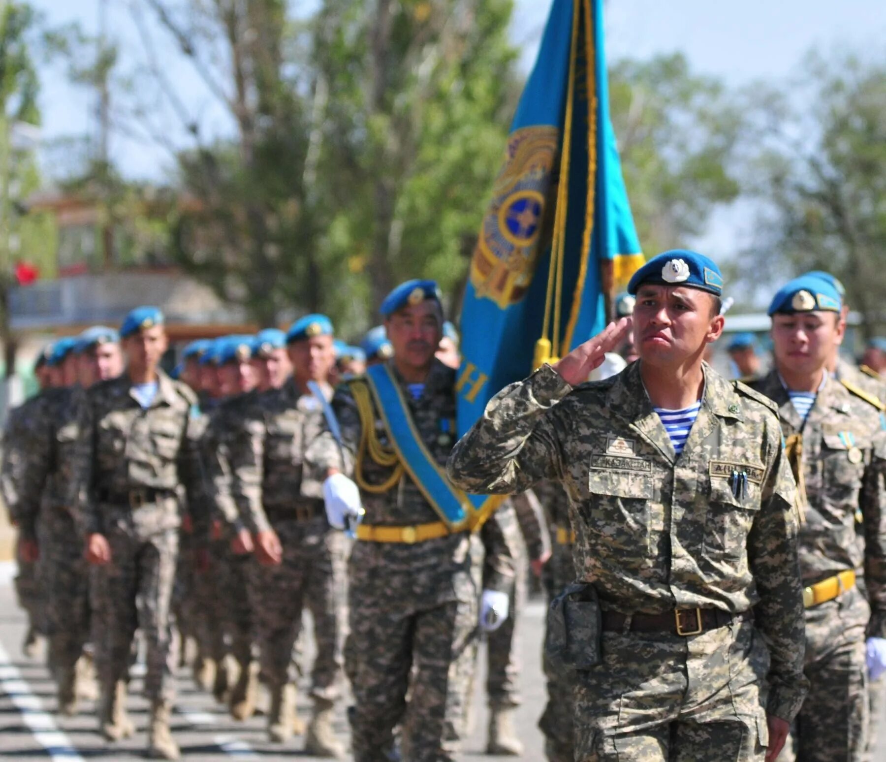 Войска Казахстана. ВДВ Казахстана. Солдаты Казахстана. Военная форма Казахстанской армии. Какая армия в казахстане