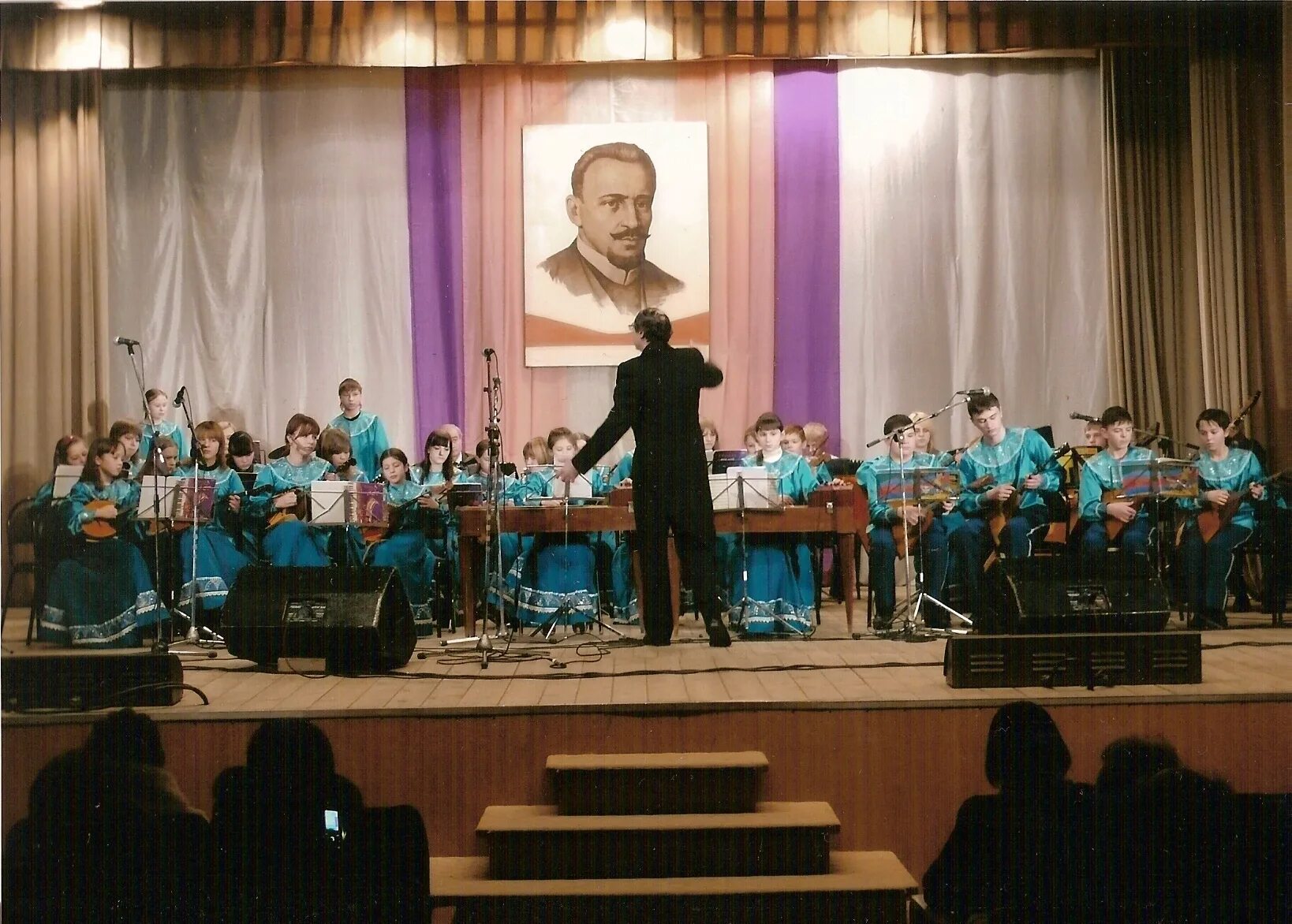 Детский оркестр народных инструментов. Самодеятельных школьных оркестров в нашем регионе более. Феникс музыкальная школа. Духовой оркестр можайск. Детский оркестр народных инструментов.