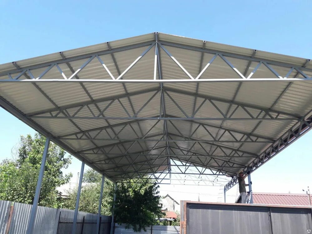 Навес металлический. Навес из металлоконструкций. Навес из металлоконструкций. Металлоконструкции навесы. Металлические навесы для автомобилей.