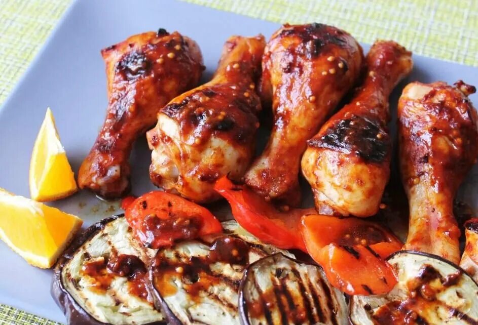 Куриная голень барбекю. Куриные ножки сервировка. куриная голень в соусе барбекю. куриные окорочка, ножки буша.