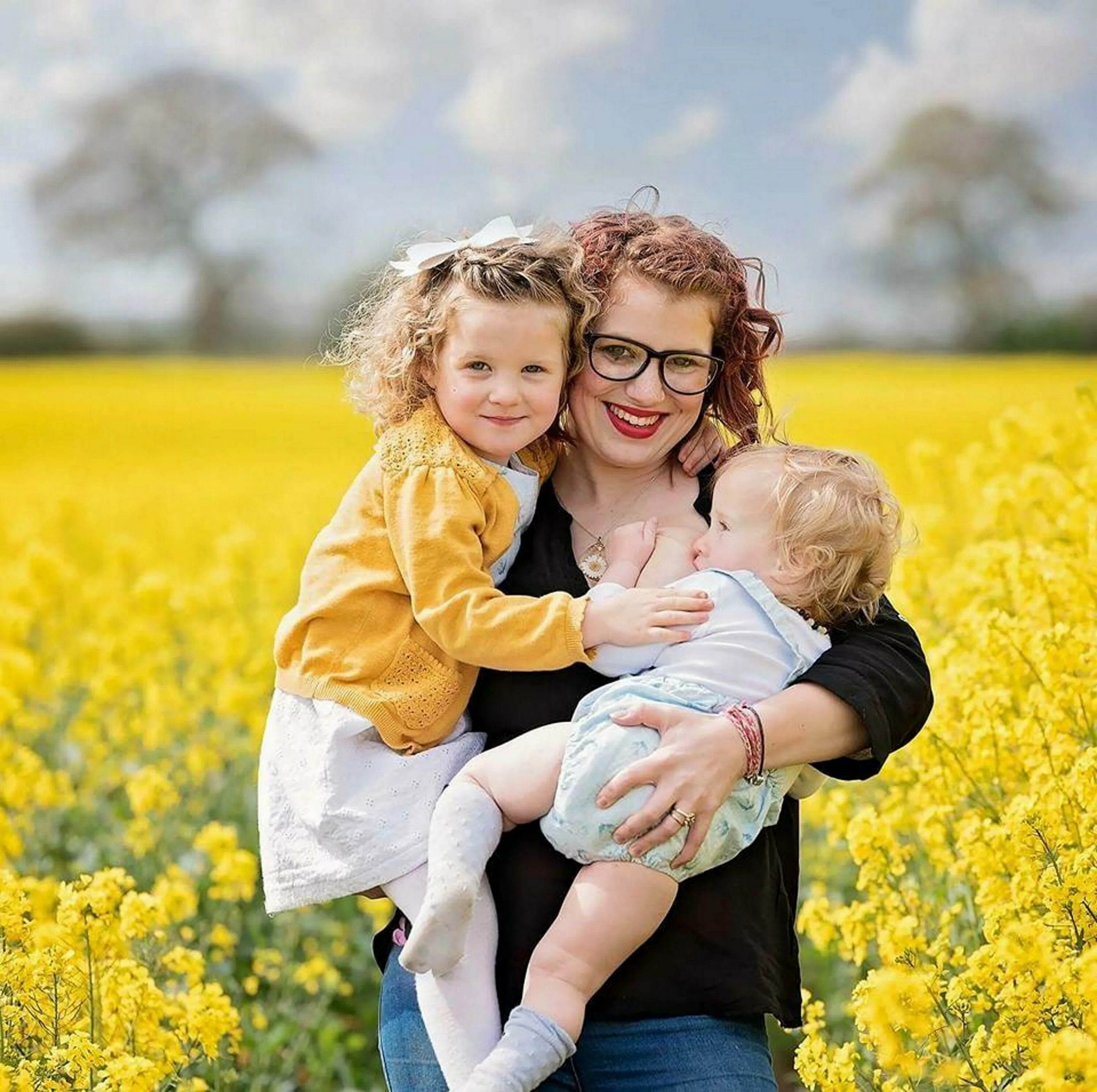 Mums daughters. Emma Shardlow Hudson. Emma Shardlow Hudson Breastfeeding.