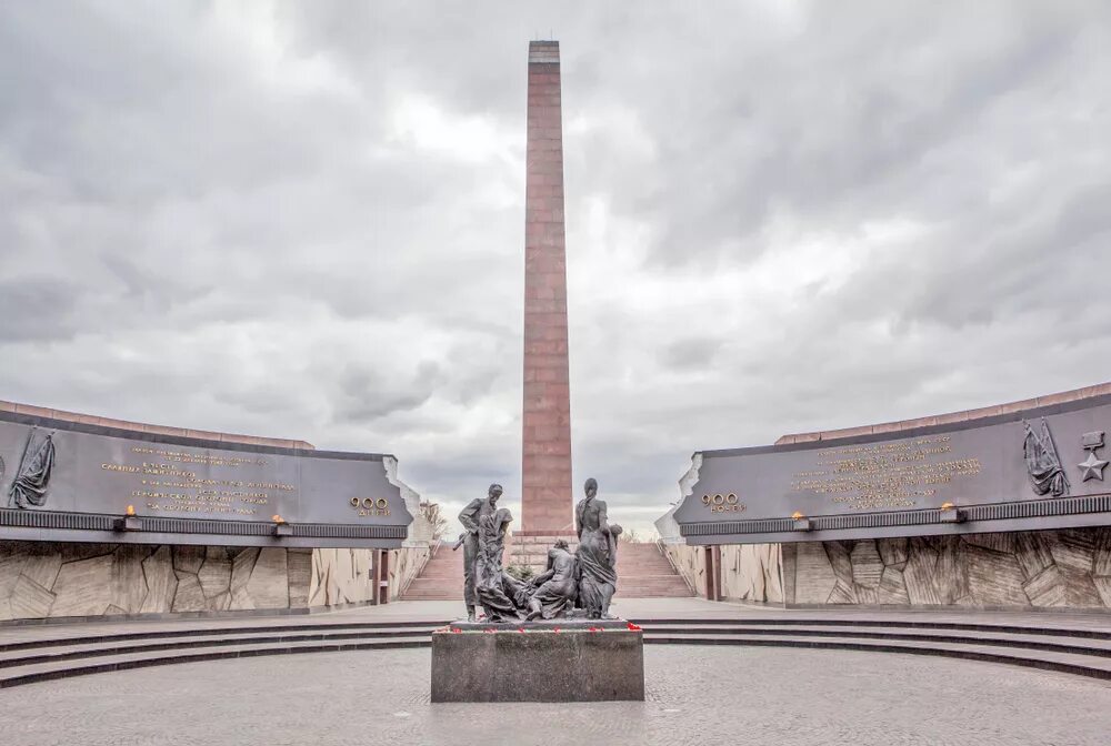 Комплекс блокада. Монумент защитникам Ленинграда в Санкт-Петербурге музей. Площадь Победы Санкт-Петербург мемориал. Монумент героическим защитникам Ленинграда. СПБ площадь Победы монумент защитникам Ленинграда.