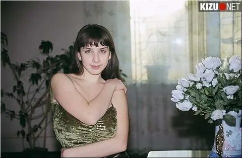 Ол шарды кискасына салып, жарып жіберді.