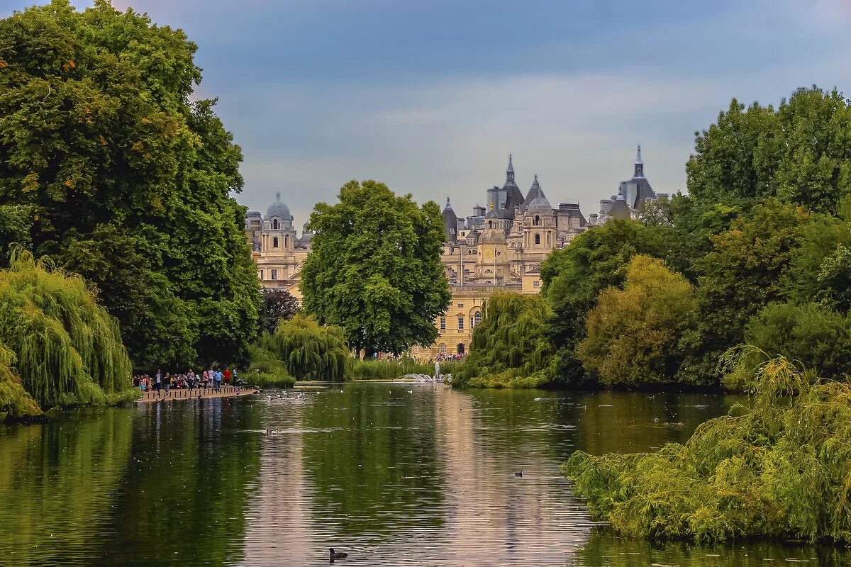 Зеленый лондон. Green Park Англия. Грин-парк (Green Park) Лондон. Сент-Джеймсский парк в Лондоне.