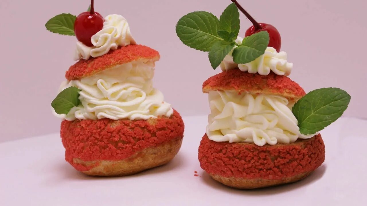 Французское шу. Шу с кракелюром. Пирожное шу с кракелюром. Шу каллини. Шу с кракелином.