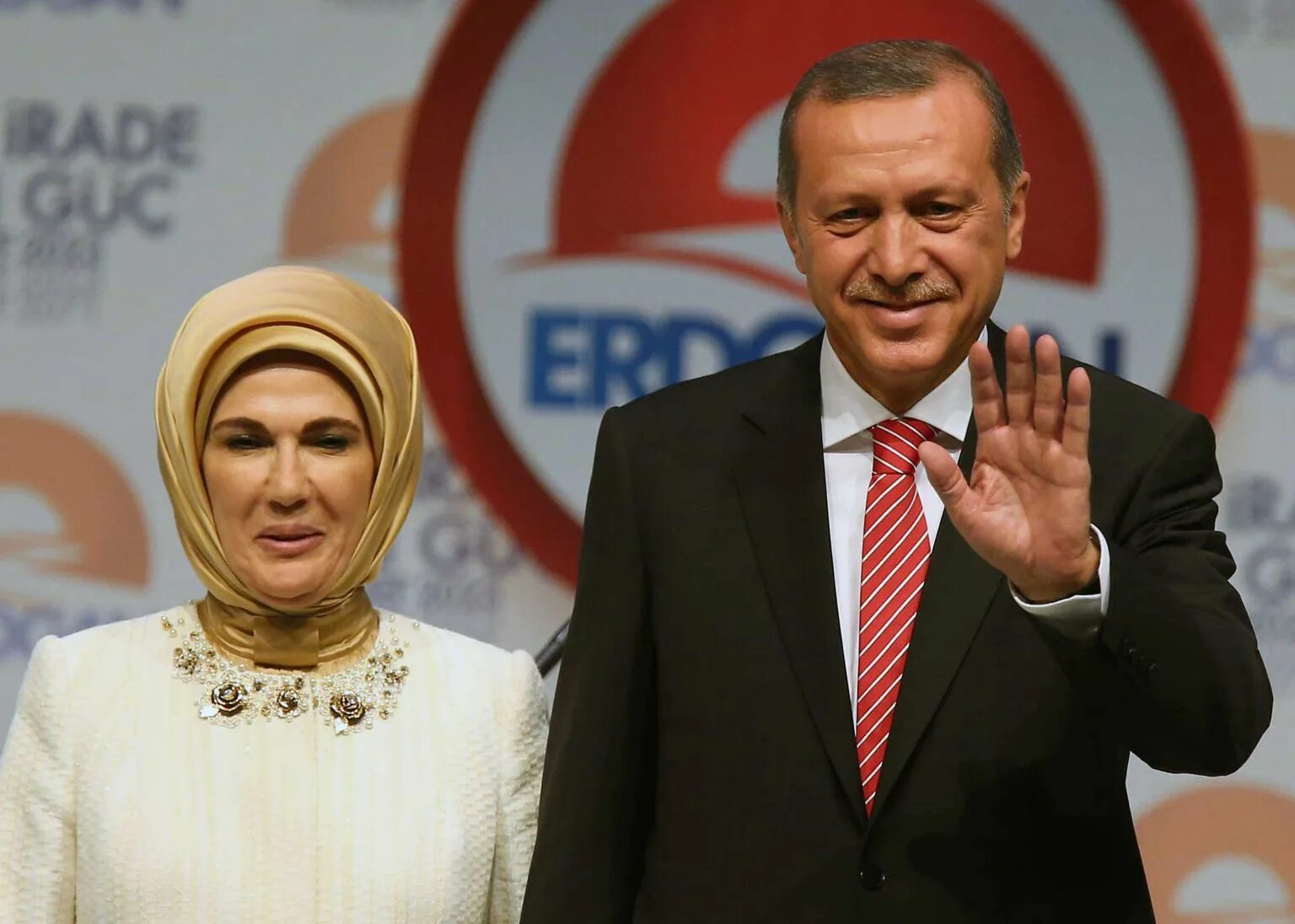 Эрдоган возраст. Реджеп Эрдоган и Эмине Эрдоган. Реджеп Тайип Эрдоган с женой. Семья президента Турции. Семья Эрдогана президента Турции.