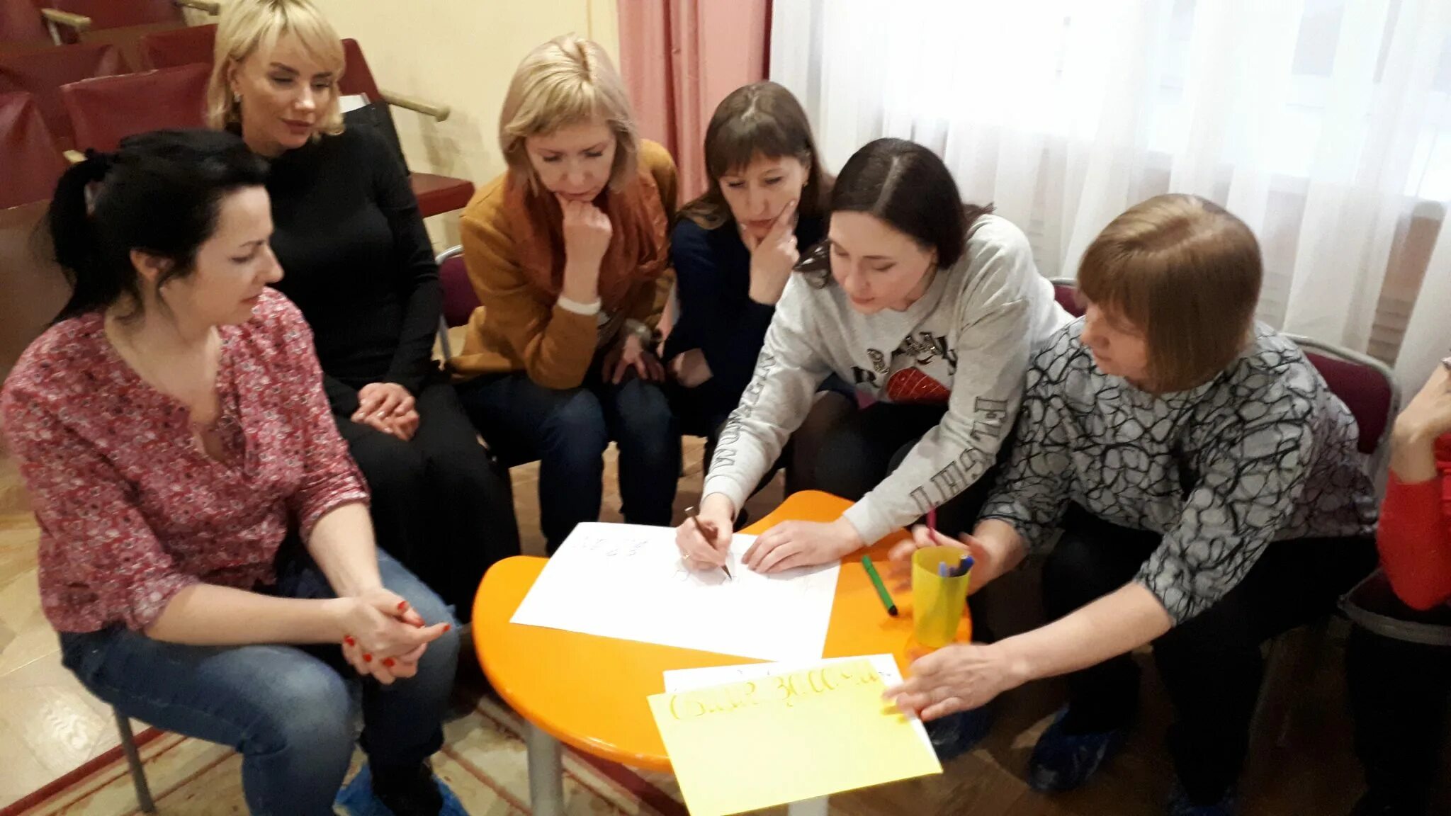 Собрание родителей. Дискуссия в доу. родительское собрание круглый стол в школе. родительское собрание с детьми.