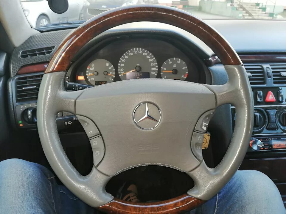 Руль Дерево на Мерседес w210 w208 w463 - купить в Москве, цена 18 000 руб., прод
