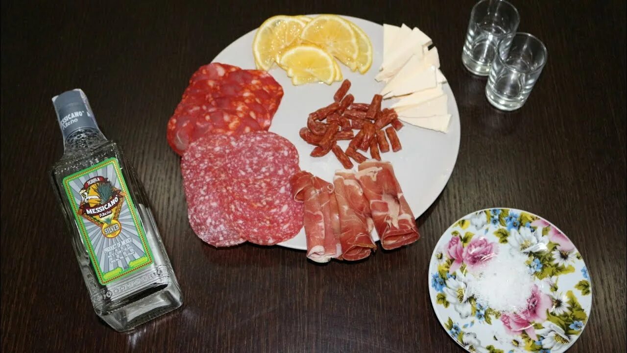 Как правильно закусывать текилу. Закуска под коньяк. С чем пьют текилу. Закуска под текилу. Как правильно закусывать текилу.