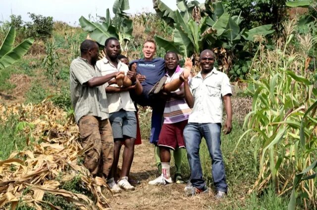 Мзунгу западная индонезия. Мзунгу экспедишн. Мзунгу экспедишн. Тур в конго. Мзунгу экспедишн.
