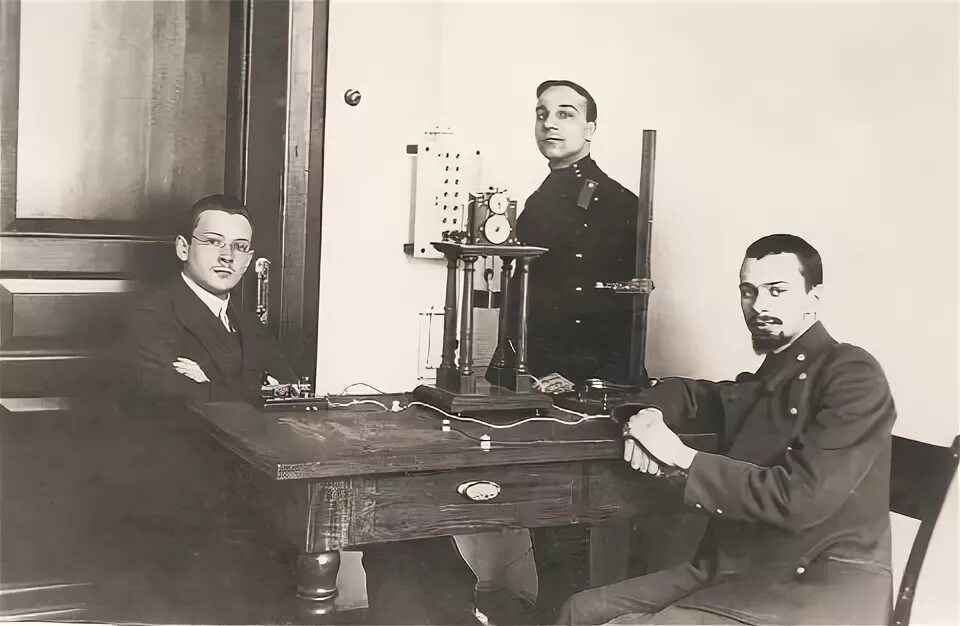 стэнли милгрэм эксперимент. эксперимент в психологии. вундт эксперимент в лаборатории. психофизиологическая лаборатория бехтерева. лаборатория вундта в лейпциге 1879.