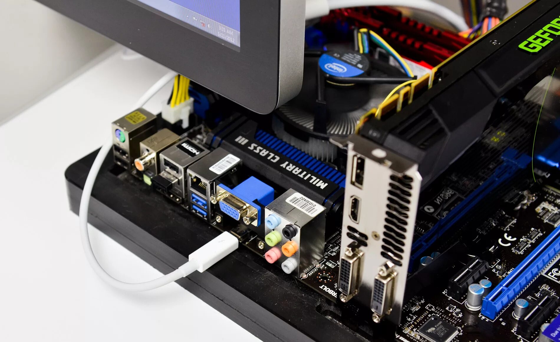 Подключение через thunderbolt. Thunderbolt aic connector. thunderbolt (интерфейс). тандерболт пк. thunderbolt технология.