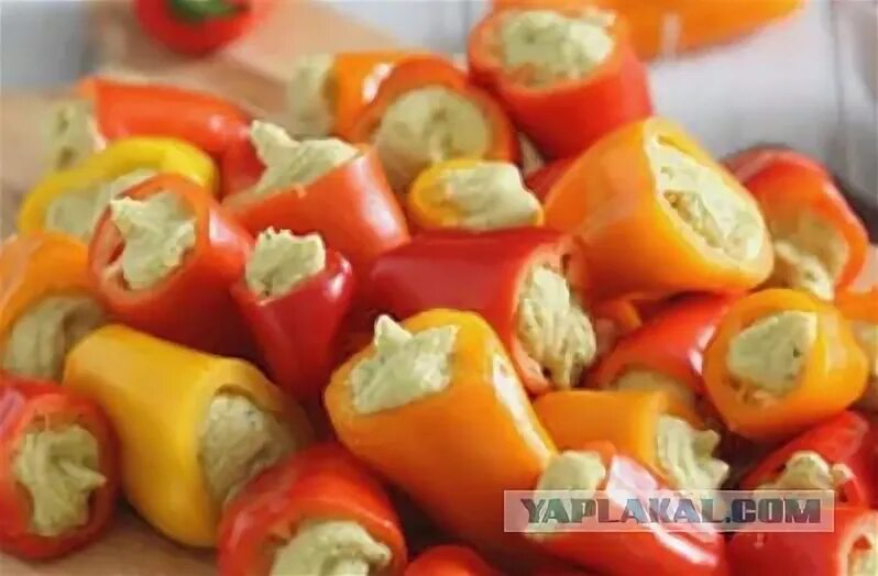 Перец для фаршировки сыром. Перец для фаршировки сыром. Перчики черри фаршированные сыром. Перчики черри фаршированные. Закуска перец с сыром.