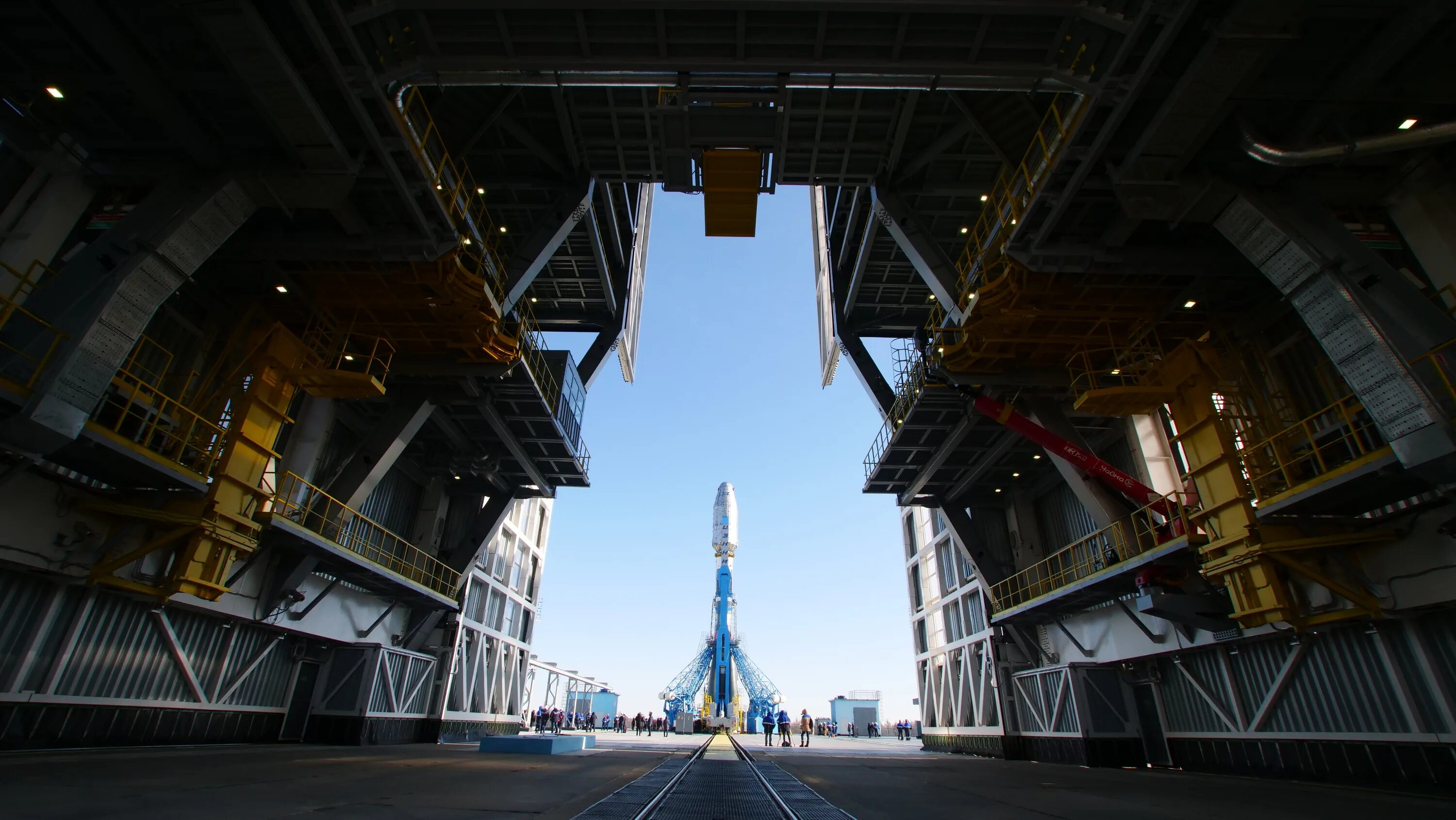 Где новый космодром. Космодром Восточный 2022. Космодром «Байконур» запуск спутника 1. Роскосмос космодром Восточный. Старт ракеты с космодрома Восточный.