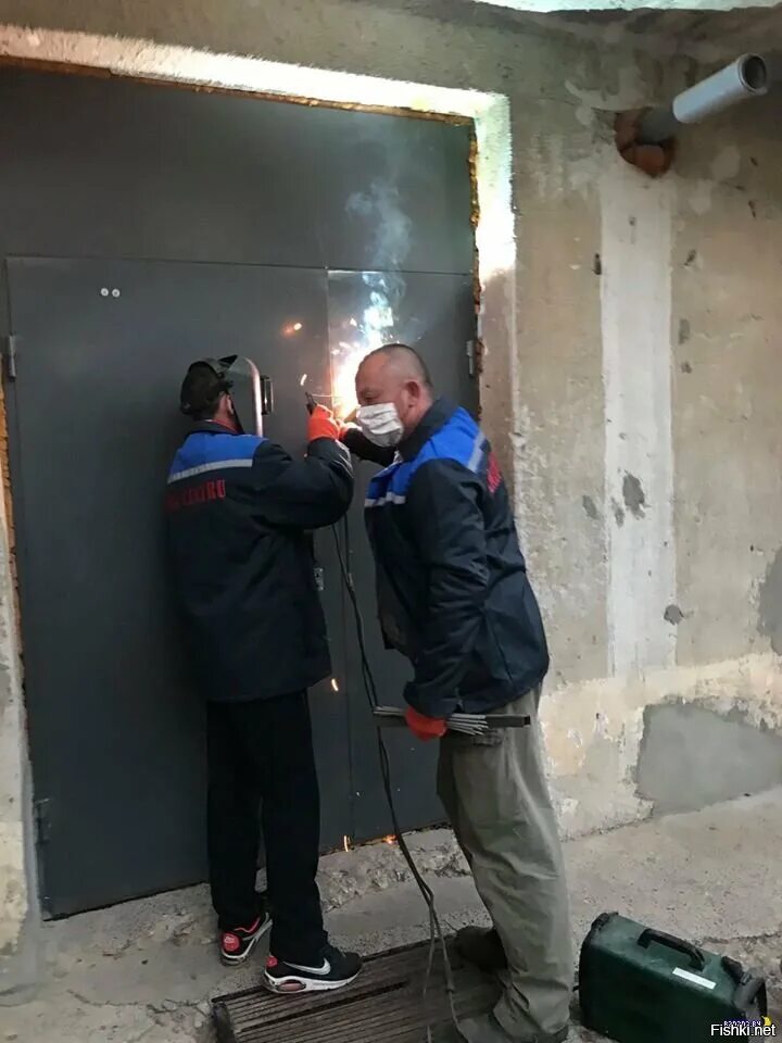 Под закрылась
