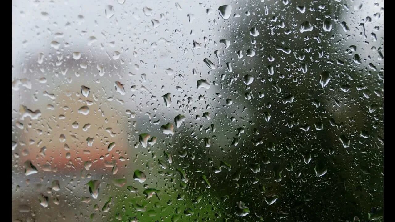 Звуки дождя 2 часа. Мокрое окно от дождя. Дождь по окну. Дождик за окном моросит. Барабанит дождь.