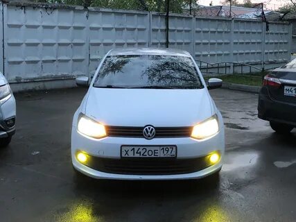 Противотуманки поло седан