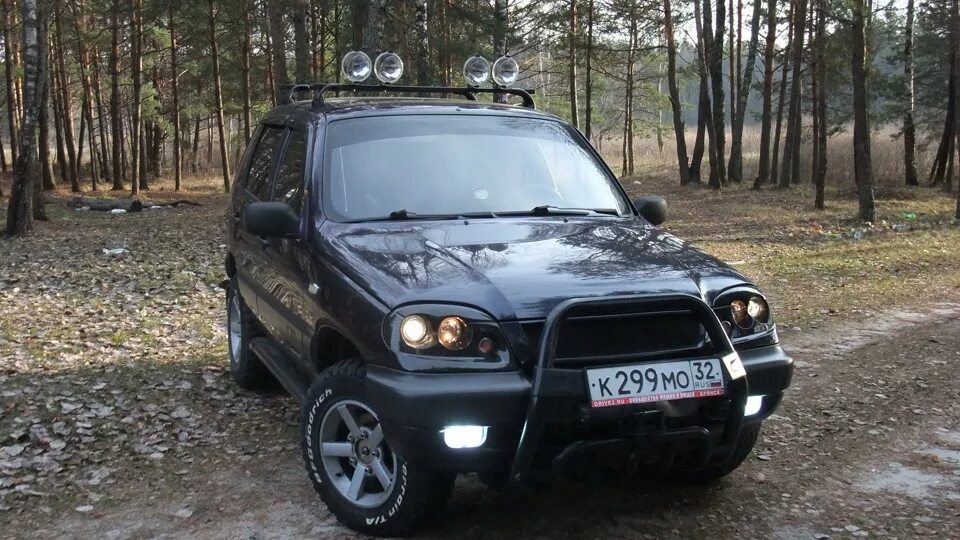 Тюнинг шевроле нива купить. Chevrolet Niva 2005 тюнинг. Niva Chevrolet 2007 обвес. Тюнингованный Chevrolet Niva. Chevrolet Niva чёрная тюнинговая.